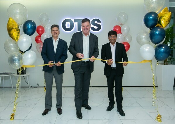 From left: Pradeep Nair, General Manager, Otis Malaysia & Brunei; Grant Mooney, Managing Director, Otis Southeast Asia; and Manivannan, K., Managing Director, Otis Malaysia & Vietnam at the inauguration ceremony for the renovated office.