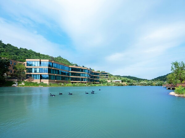 Dusit Thani Mogan Mountain, Huzhou, offers luxurious wellness-focused retreats next to the beautiful Lion Lake.