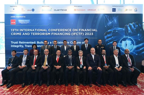 Bank Negara Malaysia Governor Datuk Abdul Rasheed Ghaffour and AICB Chairman Tan Sri Azman Hashim, along with the AICB Council, bank CEOs, and key representatives of MCMC, NFCC and the Royal Malaysia Police at IFCTF 2023.