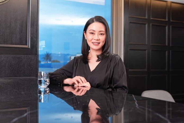 As an aesthetic physician, Dr Anna Hoo, Director of Anna Hoo Clinic, has spent over a decade researching this phenomenon, leading her to uncover an answer that could redefine how we approach ageing signs.