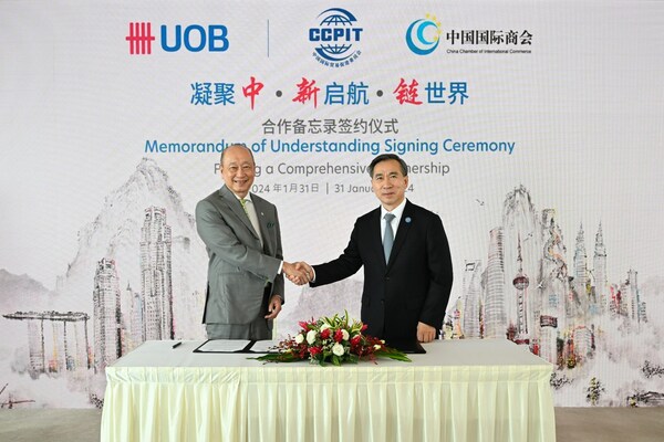Mr Wee Ee Cheong, UOB’s Deputy Chairman and CEO (left) signed an enhanced MOU with Mr Ren Hongbin, Chairman of the China Council for the Promotion of International Trade at the UOB Plaza on 31 January 2024 to boost foreign investment and trade between China and Southeast Asia.