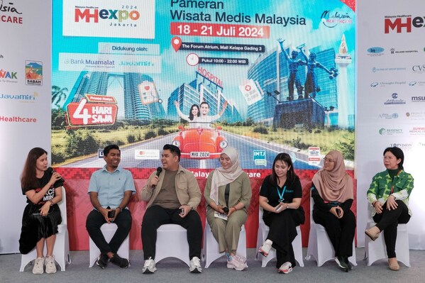 Panel discussion at MHX Jakarta, held at The Forum Atrium, Mall Kelapa Gading 3, from 18-21 July 2024, showcasing Malaysia's medical tourism excellence. Panel discussion at MHX Jakarta, held at The Forum Atrium, Mall Kelapa Gading 3, from 18-21 July 2024, showcasing Malaysia's medical tourism excellence.