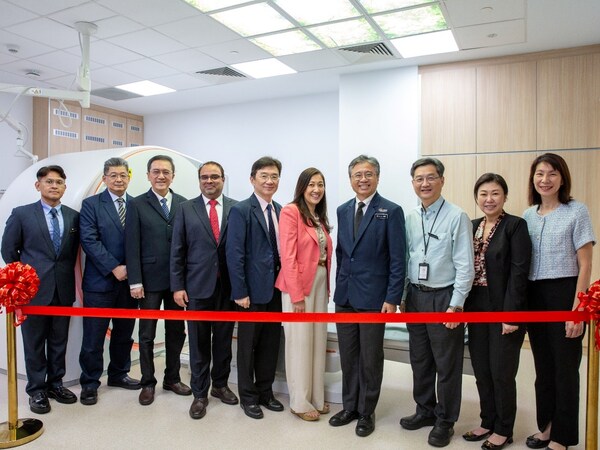 Key representatives from Sengkang General Hospital, SingHealth and Siemens Healthineers.