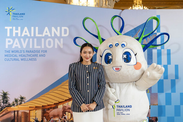 Prime Minister Paetongtarn Shinawatra proudly poses with “BHUMI JAI,” the official mascot of the Thailand Pavilion at Expo 2025 Osaka.