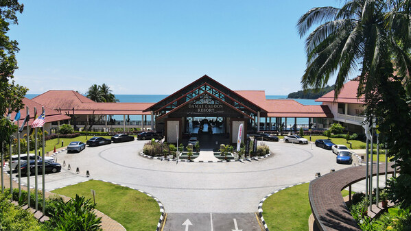 The grand entrance of Damai Lagoon Resort welcomes guests with its signature architecture and a sweeping view of the South China Sea—an idyllic first impression of Sarawak’s premier tropical escape.
