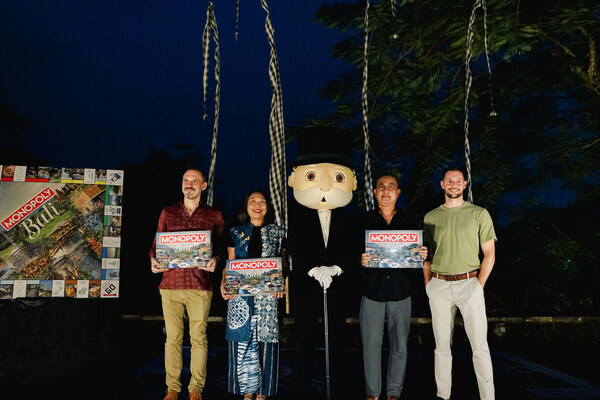 Monopoly Bali Launching at Maya Ubud Resort & Spa ; From left Jesus Gisbert, COO of Maya Resorts; Ni Made Ayu Marthini, Deputy Minister for Marketing at the Ministry of Tourism and Creative Economy of Indonesia; Mr. Monopoly; Ida Bagus Agung Partha Adnyana, Head of the Bali Tourism Board; Jake Houghton, Representative of Winning Moves UK