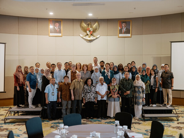 National and global maternal health experts gather in Bogor, Indonesia to review progress on Indonesia's National MMS Antenatal Program. © Vitamin Angels - Muhammad Fadli IN25