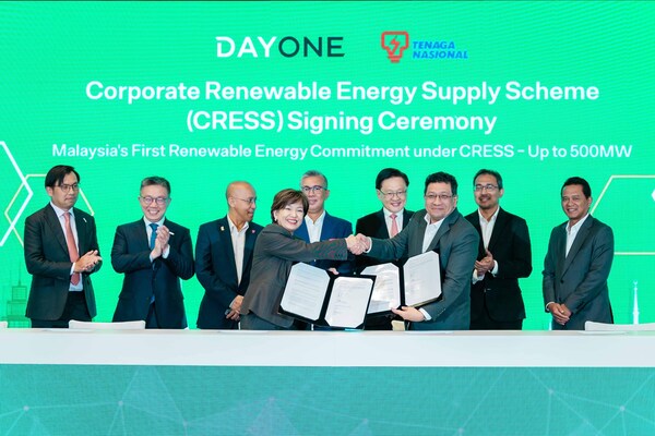 From left to right in the ceremony photo: Mr. Yan Cheng Kang, Board of Director, DayOne Data Centers;
Mr. Jimmy Yu, SVP, Strategy & BD, DayOne Data Centers;
En. Hasmarizal Bin Hassan, Chief Grid Officer, Tenaga Nasional Berhad;
Ms. Jamie Khoo, CEO, DayOne Data Centers;
YB Senator Tengku Zafrul Abdul Aziz, Minister of Investment, Trade and Industry (MITI);
Mr. Lim Ah Doo, Co-Chairman, DayOne Data Centers;
Datuk Ir. Megat Jalaluddin Megat Hassan, President/CEO, Tenaga Nasional Berhad;
En. Mohd Zarihi Bin Mohd Hashim, Chief New Energy Officer (CNEO), Tenaga Nasional Berhad;
En. Kamal Arifin Bin A Rahman, Chief Retail Officer (CReO), Tenaga Nasional Berhad From left to right in the ceremony photo: Mr. Yan Cheng Kang, Board of Director, DayOne Data Centers;
Mr. Jimmy Yu, SVP, Strategy & BD, DayOne Data Centers;
En. Hasmarizal Bin Hassan, Chief Grid Officer, Tenaga Nasional Berhad;
Ms. Jamie Khoo, CEO, DayOne Data Centers;
YB Senator Tengku Zafrul Abdul Aziz, Minister of Investment, Trade and Industry (MITI);
Mr. Lim Ah Doo, Co-Chairman, DayOne Data Centers;
Datuk Ir. Megat Jalaluddin Megat Hassan, President/CEO, Tenaga Nasional Berhad;
En. Mohd Zarihi Bin Mohd Hashim, Chief New Energy Officer (CNEO), Tenaga Nasional Berhad;
En. Kamal Arifin Bin A Rahman, Chief Retail Officer (CReO), Tenaga Nasional Berhad