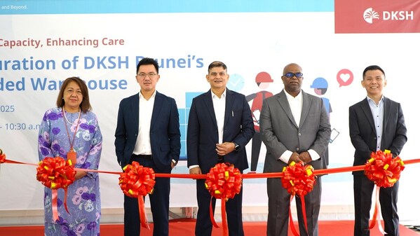 Brunei Warehouse Launch (from left to right Pengiran Hajah Sharinah binti Pengiran Dato Shariffuddin, Alan Lim, Sandeep Tewari, Joel Solomon, Loo Chee Keong) Brunei Warehouse Launch (from left to right Pengiran Hajah Sharinah binti Pengiran Dato Shariffuddin, Alan Lim, Sandeep Tewari, Joel Solomon, Loo Chee Keong)