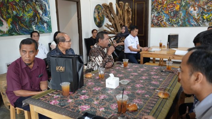 Bangun Kemitraan Berkelanjutan, KAI Daop 8 Surabaya Berikan Penghargaan kepada Penyewa Aset Yang Tertib Administrasi