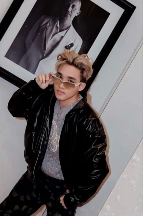 <span></noscript></noscript><span><span><span><span><span>Hiên Kun’s tự nhận mình là người có tư duy tích cực</span></span></span></span></span></span>“><figcaption><span><span><span><span><span><span>Hiên Kun’s tự nhận mình là người có tư duy tích cực</span></span></span></span></span></span></figcaption></figure>
<p>Hiên ku’s tự nhận mình là người có tư duy tích cực. Mọi vấn đề trong cuộc sống được chàng ca sĩ sinh năm 2001 nhìn với con mắt tươi sáng. Kể cả khi trong túi chỉ còn ba triệu đồng, ở thời điểm khó khăn nhất Hiên Kun’s vẫn tin mình sẽ tiếp tục con đường sự nghiệp này bằng nỗ lực và tài năng. Vì là con đường mình số lựa chọn, Hiên Ku’s ban đầu đã gặp không ít những khó khăn với Rap, không có thầy nào hướng dẫn nên anh phải tự mày mò tất cả từ flow, lời bài hát và beat rồi tự thu âm.</p>
<p>Những nỗ lực học hỏi không ngừng nghỉ của Hiên Ku’s đã được về công nhận vào giai đoạn cuối năm 2019. Theo con đường Rapper từ năm 2019 và bắt đầu cộng đồng công nhận năm 2020, nhưng đến năm 2019 Hiên Kun’s cũng chính là nghệ sĩ nhạc rap chuyên nghiệp. Sau khi tham gia casting  <a href=