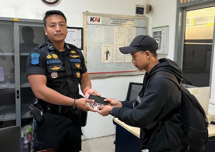 HP Tertinggal, Kembali dalam Hitungan Jam: Pelanggan Puji Layanan Sigap KAI