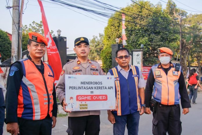 Satu Langkah Disiplin, Satu Nyawa Terselamatkan, KAI Daop 1 Jakarta Ajak Masyarakat Taat di Perlintasan Sebidang