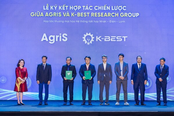 The signing ceremony of the cooperation agreements between AgriS and strategic partners, both domestic and international, witnessed by leaders of Tay Ninh Province, AgriS, and partners The signing ceremony of the cooperation agreements between AgriS and strategic partners, both domestic and international, witnessed by leaders of Tay Ninh Province, AgriS, and partners