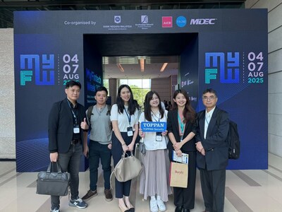 FinTechSpace delegates with Helena Ng (second from right), representative of the Fintech Association of Malaysia, in MyFintech Week 2025
