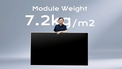 Charles Jiang, President of LONGi DGBG, launched the lightweight module (PRNewsfoto/LONGi Solar)