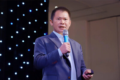 CEO Thanh Pham at the Vietnam - Asia DX Summit 2025, showcasing Saigon Technology’s commitment to driving AI-powered transformation.