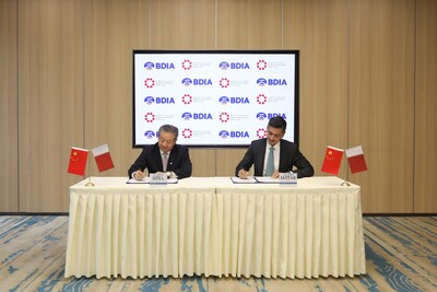 Hamad Al Khater, COO of Hamad International Airport, and Zhang Lin, CEO of Beijing Daxing International Airport, sign a Sister Airport partnership in Beijing. Hamad Al Khater, COO of Hamad International Airport, and Zhang Lin, CEO of Beijing Daxing International Airport, sign a Sister Airport partnership in Beijing.