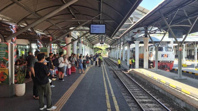 KAI Daop 8 Surabaya Ajak Masyarakat Utamakan Keselamatan dan Jaga Fasilitas Publik