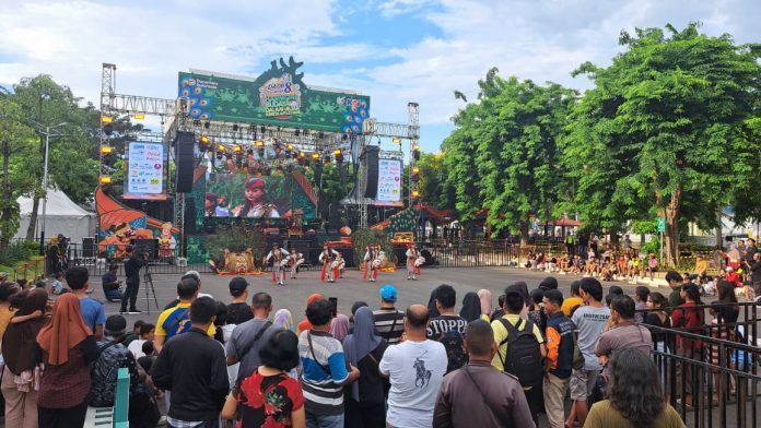 KAI Daop 8 Surabaya Gelar Parade Budaya Hadirkan Pertunjukan Seni Reog Ponorogo dan Ketoprak Puri Kencono dengan Lakon Ande-Ande Lumut