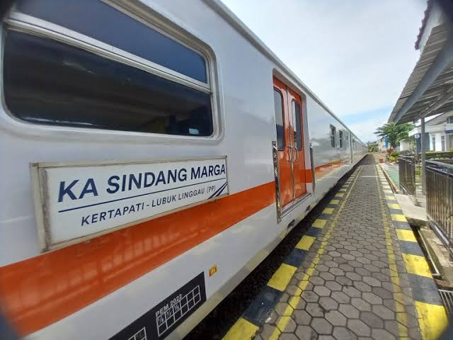 Foto :  KA Sindang Marga relasi Kertapati - Lubuk Linggau (PP) 