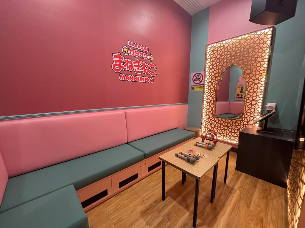 Rooms featuring warm colors and traditional motifs