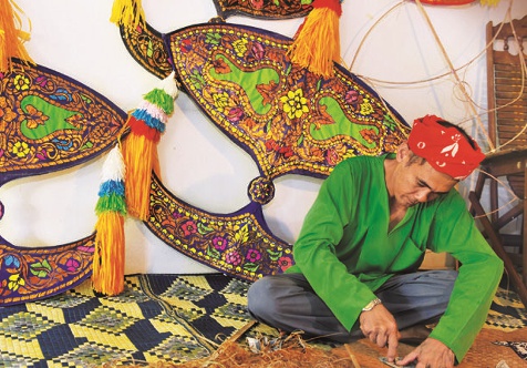 kelantan main wau