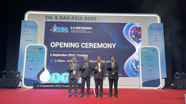 From the left: Mr Mohd Yazid Ja'afar (President/CEO, Malaysia Petroleum Resources Corporation (MPRC)), Datuk Adif Zulkifli (Executive Vice President & CEO, Gas & Maritime Business, PETRONAS), Datuk Dr. Haji Hazland bin Haji Abang Hipni (Deputy Minister for Energy and Environmental Sustainability Sarawak), Tan Sri Abdul Rahman Mamat (Chairman, Informa Markets Malaysia) at the Opening Ceremony of Oil & Gas Asia 2025