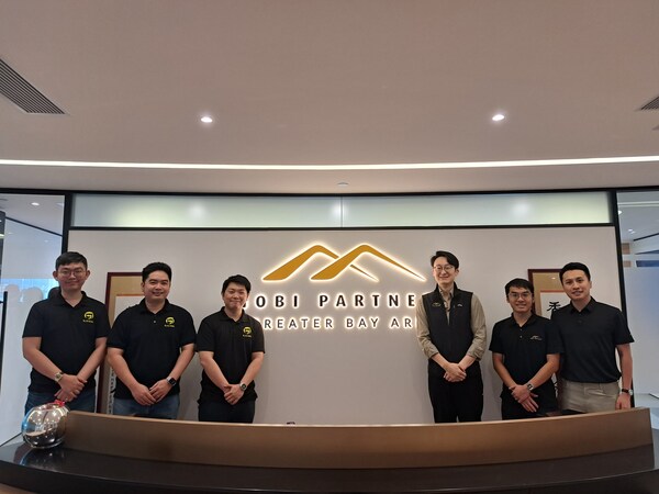 From Left: Songyan Ho (CTO, RushOwl), Kris Lee (COO, RushOwl), Shin Ng (CEO, RushOwl), Chibo Tang (Managing Partner, Gobi Partners), Jimmy Ng (Senior Director, Gobi Partners), Fred Li (Managing Director, Gobi Partners)