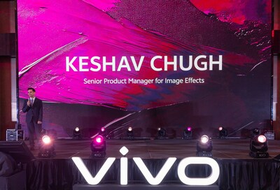 vivo Senior Product Manager for Image Effects Keshav Chugh showcases the latest advancements brought to V60’s imaging capabilities. vivo Senior Product Manager for Image Effects Keshav Chugh showcases the latest advancements brought to V60’s imaging capabilities.
