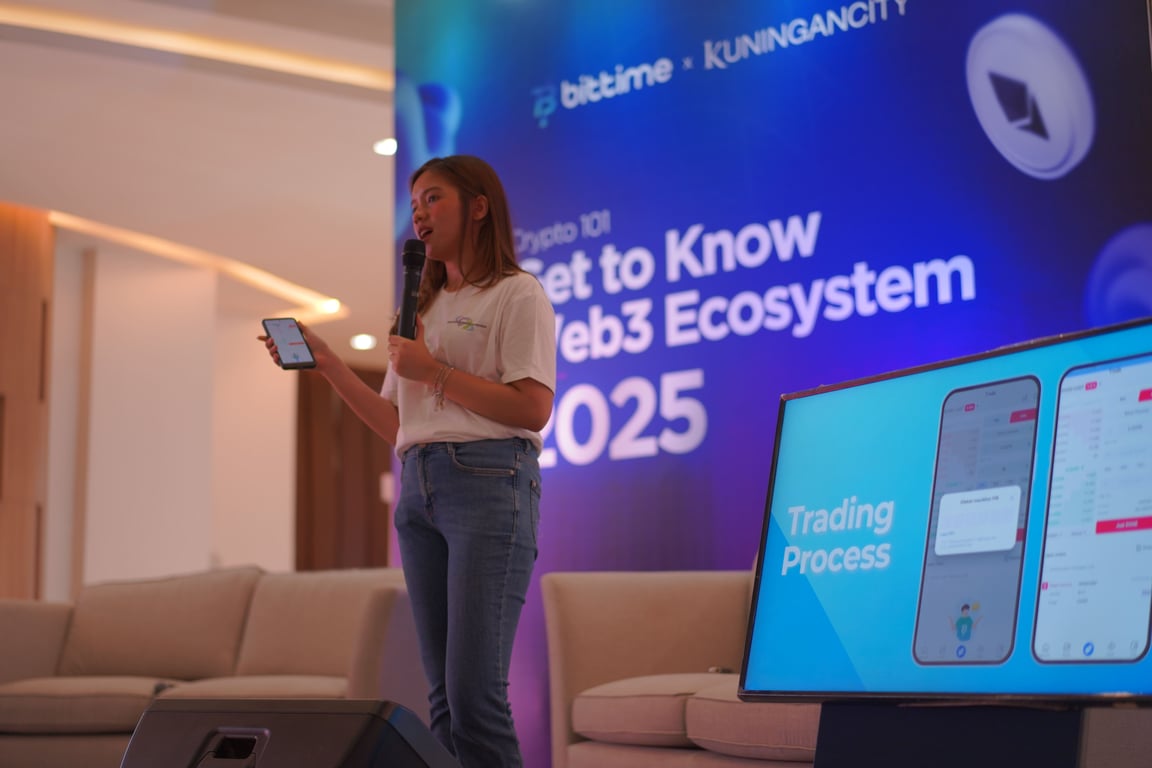 <i>Dok. Bittime – Demo deposit</i>“><figcaption><i>Dok. Bittime – Demo deposit</i></figcaption></figure>
<p>Selain diskusi interaktif yang membahas latar belakang teknologi blockchain dan Web3, acara ini juga turut membahas apa saja yang dapat dilakukan para investor serta trader pemula untuk memaksimalkan pertumbuhan asetnya. Pentingnya memilih platform lokal yang telah berizin dan diawasi oleh lembaga terkait, dan besarnya peluang pekerjaan dan perkembangan industri Web3 ke depannya.</p>
<p>Lebih lanjut, untuk dapat menjelaskan dengan lebih baik mengenai langkah-langkah berinvestasi dan trading aset kripto, Bittime turut menghadirkan sesi demo penggunaan aplikasi nya. Hal ini ditujukan agar para audiens dapat lebih mengenal dan paham cara menggunakan platform jual-beli aset kripto yang aman.</p>
<p>Sebagai platform<i> exchange</i> aset kripto Indonesia yang terus berinovasi, Bittime sangat bangga karena dipercaya menjadi organisir Crypto 101: Get to Know Web3 Ecosystem oleh Kuningan City Mall. Kesempatan ini merupakan momen kolaborasi, sekaligus bentuk komitmen Bittime dalam mendukung keberlanjutan industri blockchain di Indonesia.</p>
<p>Kedepannya, Bittime berkomitmen untuk terus menyelenggarakan acara yang bisa menjadi wadah kolaborasi sekaligus diskusi bagi masyarakat, penggiat, dan pengembang blockchain dan industri Web3 di Indonesia.</p>
<p>Dengan kemajuan teknologi dan regulasi yang semakin jelas, masyarakat Indonesia kini memiliki kesempatan untuk menjelajahi dunia keuangan digital dengan lebih percaya diri. </p>
<p>Namun perlu dipahami bahwa investasi aset kripto mengandung risiko tinggi. Hal itu termasuk fluktuasi harga, kehilangan modal, risiko likuiditas, teknologi, dan regulasi yang menjadi tanggung jawab pribadi pengguna.</p>
</div></div><div class=