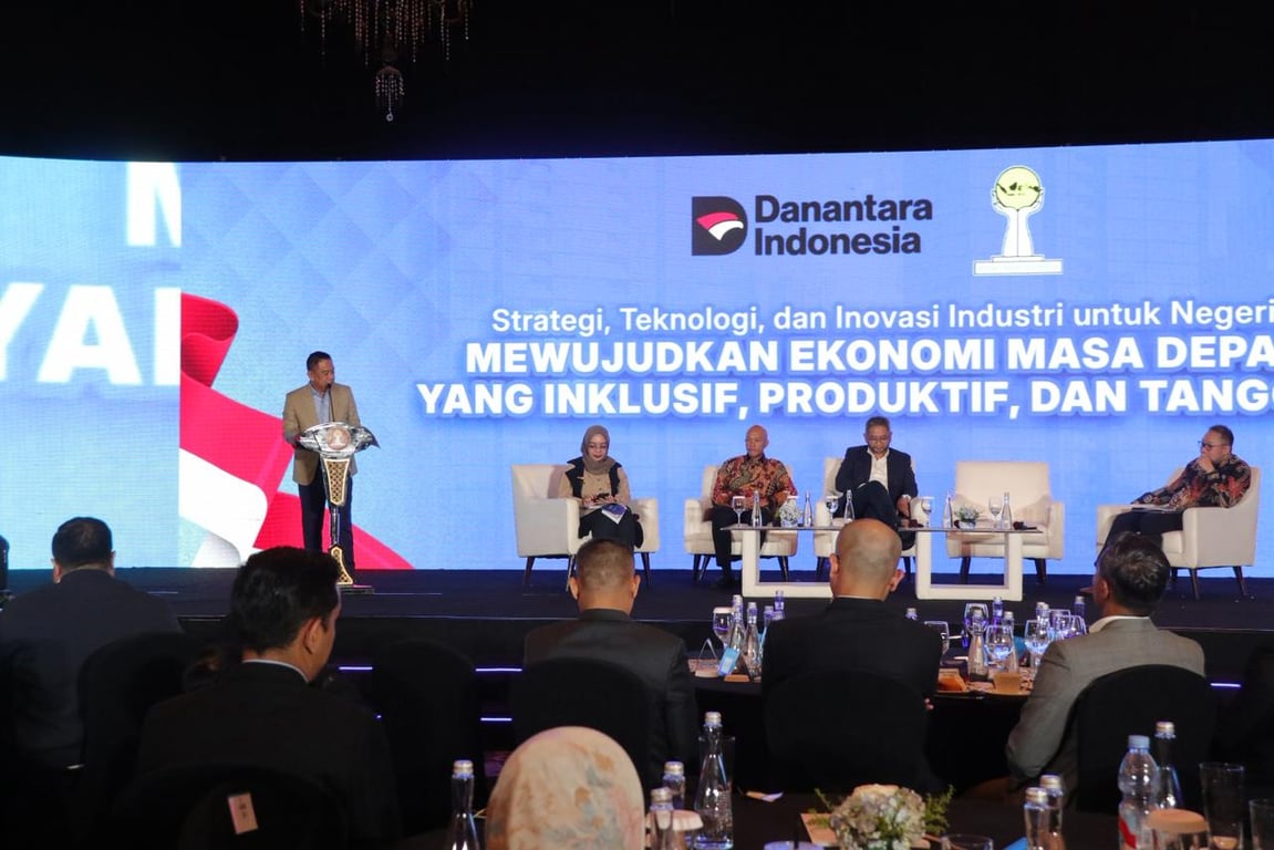 Pembicara : Akbar Djohan - Direktur Utama PT Krakatau Steel (Persero) Tbk