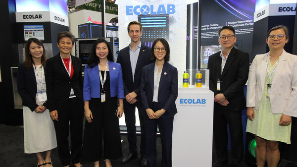 Left to Right: Janice Liaw, Ecolab General Manager for High Tech & Microelectronics Business, Southeast Asia; Poh Li San, Member of Parliament for Sembawang and PAP member for Sustainability & Environment; Goh Lee-Mey; Senior Director of Strategic Partnerships at AmCham Singapore; Greg Lukasik, Ecolab SVP & CEO, Southeast Asia; Kelly Lai, VP for Materials & Chemicals at Economic Development Board of Singapore; Samuel Mok, Deputy Director, School of Electronics & Info-Comm Technology, ITE College East; Low Bee Ting, Deputy Director Enterprise & Innovation, Agency for Science, Technology and Research A*STAR.