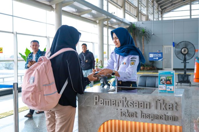 KAI Daop 1 Jakarta Lakukan Rekayasa Operasi KA Jarak Jauh dengan BLB di Stasiun Jatinegara dalam Rangka Perayaan HUT TNI ke-80