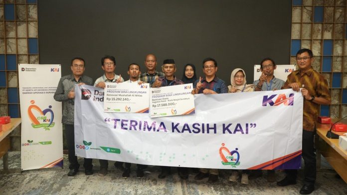 KAI Daop 8 Surabaya Wujudkan Kepedulian Sosial Lewat Bantuan Renovasi Musala & Resik-Resik Masjid