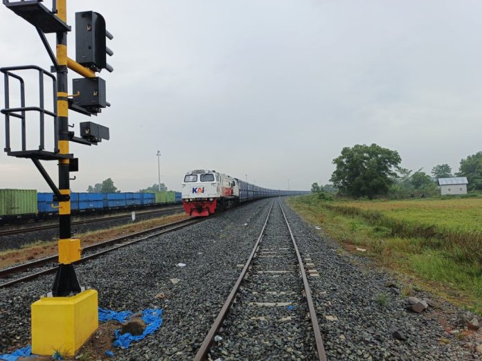 KAI Divre III Palembang Perkuat Sistem Persinyalan dan Telekomunikasi dengan Proteksi Petir