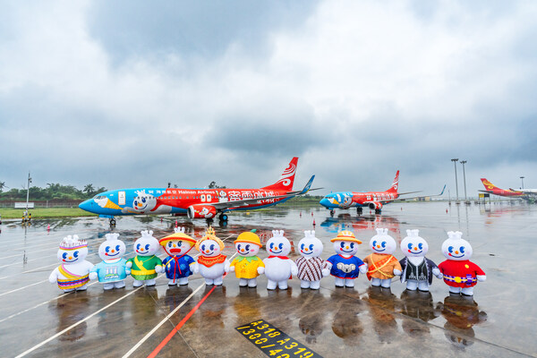 MIXUE Snow King is Soaring in the Sky! Two MIXUE Snow King-themed painted airplanes Take Flight for the First Time, Spreading Happiness above the Clouds!