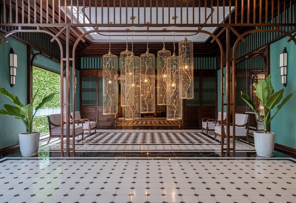 The elegant and sophisticated atmosphere of Potique Nha Trang.