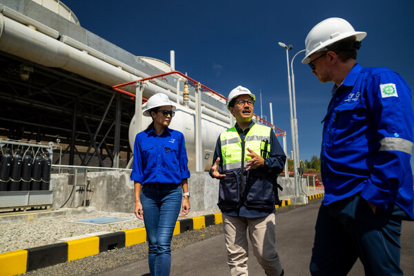 President Director of PT SMI, Reynaldi Hermansjah, discussed the Ijen Geothermal Power Plant project, which contributes to clean energy supply, with the Director and CFO of PT Medco Energi Internasional, Anthony Mathias, and the Director and CFO of PT Medco Power Indonesia, Myrta Sri Utami.
