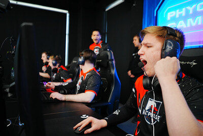 Phygital athletes competing on the digital side of phygital 2