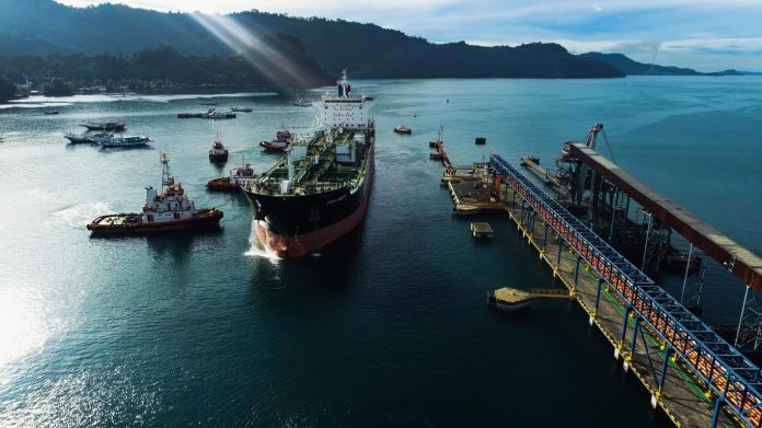 Dukung Pergerakan Industri, Pelindo Perkuat Layanan Curah Cair