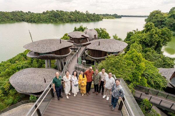 From Left to Right: 1) Mr Michael Chin – President of Development Projects, Mandai Wildlife Group; 2) Ms Ho Ren Yung – Deputy CEO, Banyan Group; 3) Ms Claire Chiang – Co-Founder and Senior Vice President, Banyan Group; 4) Ms Jane Ittogi; 5) President Tharman Shanmugaratnam; 6) Mr Ho Kwon Ping – Founder and Executive Chairman, Banyan Group; 7) Mr Bennett Neo – Group CEO, Mandai Wildlife Group; 8) Mr Eddy See – President and CEO, Banyan Group; and 9) Mr Glen Cook – General Manager, Mandai Rainforest Resort by Banyan Tree From Left to Right: 1) Mr Michael Chin – President of Development Projects, Mandai Wildlife Group; 2) Ms Ho Ren Yung – Deputy CEO, Banyan Group; 3) Ms Claire Chiang – Co-Founder and Senior Vice President, Banyan Group; 4) Ms Jane Ittogi; 5) President Tharman Shanmugaratnam; 6) Mr Ho Kwon Ping – Founder and Executive Chairman, Banyan Group; 7) Mr Bennett Neo – Group CEO, Mandai Wildlife Group; 8) Mr Eddy See – President and CEO, Banyan Group; and 9) Mr Glen Cook – General Manager, Mandai Rainforest Resort by Banyan Tree