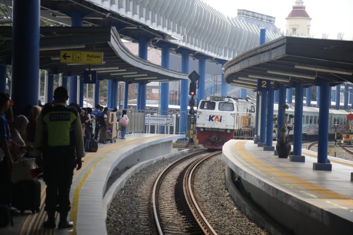 KAI Daop 1 Jakarta Siapkan 198 Perjalanan KA Lokal untuk Layani Mobilitas Libur Natal 2025 & Tahun Baru 2026