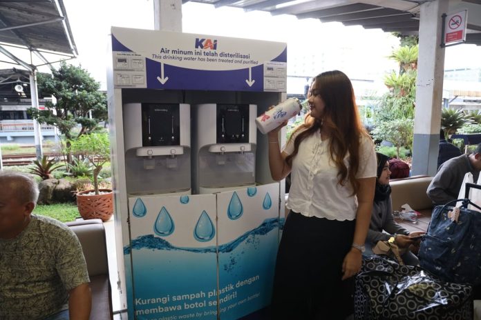 KAI Daop 2 Bandung Ajak Pelanggan: “Jangan Lupa Bawa Tumblermu Saat Bepergian dengan Kereta Api!”