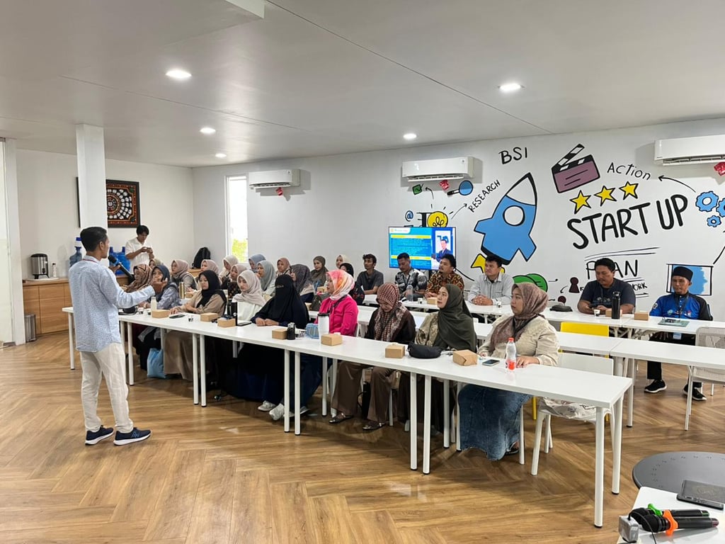 Sesi training di UMKM Center BSI