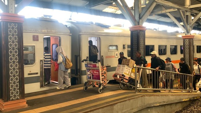 Layanan KAI Daop 8 Surabaya Kembali Normal, Jalur Sudah Dapat Dilalui