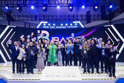 Group photo of guests and representatives of the 19 winning startups at the 2025 BIG BANG Awarding Ceremony and Innovation Summit