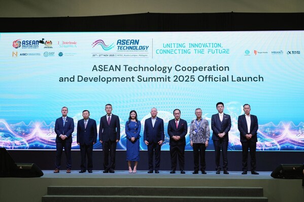 YAB Datuk Amar Haji Fadillah bin Haji Yusof, Deputy Prime Minister of Malaysia; Ms. Ravenna Chen Yaohui, Organising Committee Chairperson of ATCDS 2025 & CEO of Intrinsic SEA; Dato’ Dr. Tan Yew Chong, Honorary Advisor to the Summit & Adviser to the Minister of Plantation and Commodities Malaysia; Dato’ Steve Cheah, Chairman of UNESCO EE Thailand & Head of Mission of Diplomatic Council CLMTV & Chairman of AiSED; Dr. Zhao Xiangdong, Counsellor for Science and Technology, Embassy of the People’s Republic of China in Malaysia; Mr. William Wang, Chief Representative for Middle East & Africa, SIEF; Mr. Xu Ningning, Chairman of RCEP Industry Cooperation Committee & Executive President of China–ASEAN Business Council; Mr. Richard Teo, Managing Director of Qube Integrated Malaysia Sdn Bhd; YBhg. Dato’ Sri Yap Ngan Choy, Executive Chairman & Group Managing Director of NCT Group of Companies; and Mr. Andrew Sanden, Co-Founder of Intrinsic Group. YAB Datuk Amar Haji Fadillah bin Haji Yusof, Deputy Prime Minister of Malaysia; Ms. Ravenna Chen Yaohui, Organising Committee Chairperson of ATCDS 2025 & CEO of Intrinsic SEA; Dato’ Dr. Tan Yew Chong, Honorary Advisor to the Summit & Adviser to the Minister of Plantation and Commodities Malaysia; Dato’ Steve Cheah, Chairman of UNESCO EE Thailand & Head of Mission of Diplomatic Council CLMTV & Chairman of AiSED; Dr. Zhao Xiangdong, Counsellor for Science and Technology, Embassy of the People’s Republic of China in Malaysia; Mr. William Wang, Chief Representative for Middle East & Africa, SIEF; Mr. Xu Ningning, Chairman of RCEP Industry Cooperation Committee & Executive President of China–ASEAN Business Council; Mr. Richard Teo, Managing Director of Qube Integrated Malaysia Sdn Bhd; YBhg. Dato’ Sri Yap Ngan Choy, Executive Chairman & Group Managing Director of NCT Group of Companies; and Mr. Andrew Sanden, Co-Founder of Intrinsic Group.