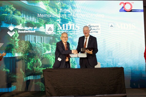 Dr Eric Kuan, President of the Management Development Institute of Singapore (MDIS) and Sir David Bell, Vice-Chancellor and Chief Executive of the University of Sunderland, UK, at the launch of the MDIS-University of Sunderland Centre for Applied Sustainability Research and Innovation.
