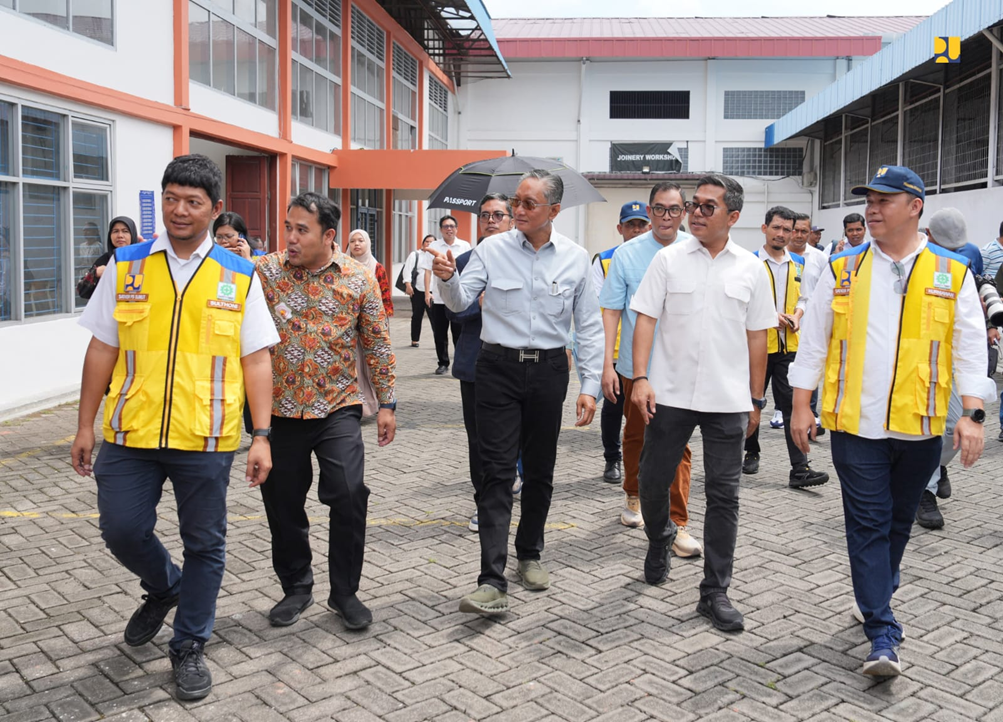 Baju Abu - Bapak Dody Hanggodo Menteri Pekerjaan Umum